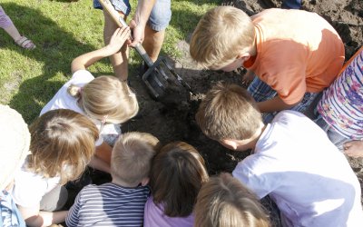 <p>Mit Kindern Garten und Natur entdecken, das weckt den Entdeckergeist und schenkt Entspannung....wir bieten gemeinsam mit der NAJU eine Kindergruppe für Grundschulkinder an...</p><br />
