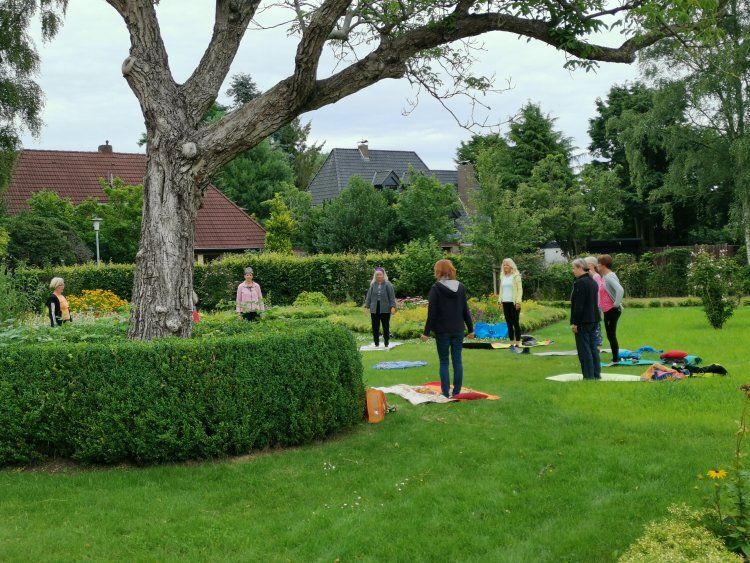 Yoga-Gruppe des Küchengarten Vereins
